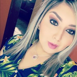 Meet your Posher, Ester